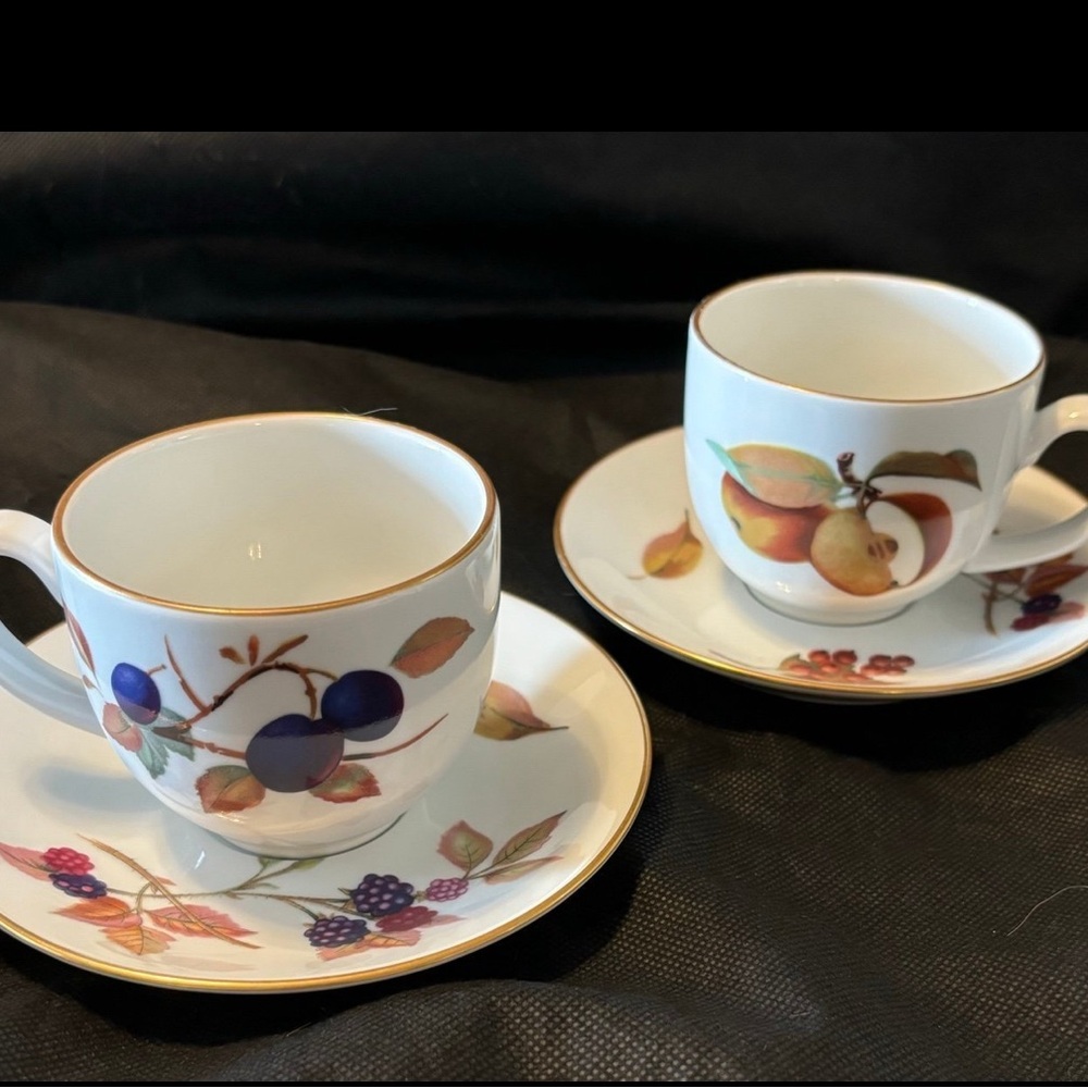 Set of 2 Royal Worcester EVESHAM Gold Cups & Saucers, 2 sets avail, apple/ berry